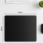 Siyah desenli mouse pad kullanım görseli