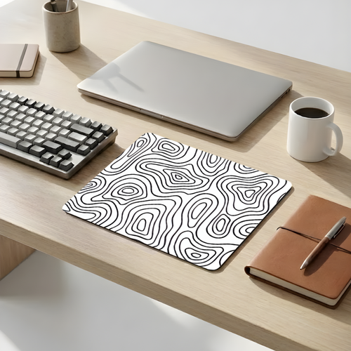Beyaz Typography desenli mouse pad yakın çekim