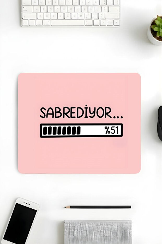 Sabrediyor Desenli Mouse Pad 18x22 cm — Türkçe Yazılı Kompakt Ofis Mousepad