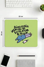 Minimal desenli mouse pad kullanım görseli