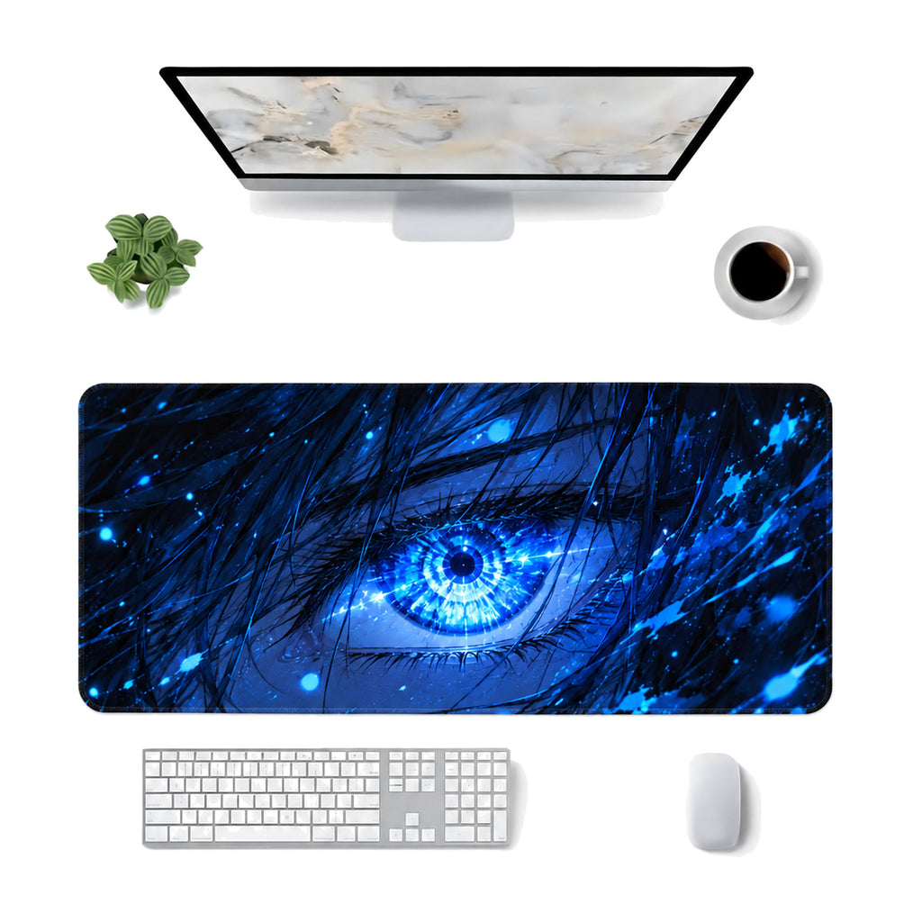 Mavi Göz anime oyuncu mouse pad – masa üstü kullanım görünümü
