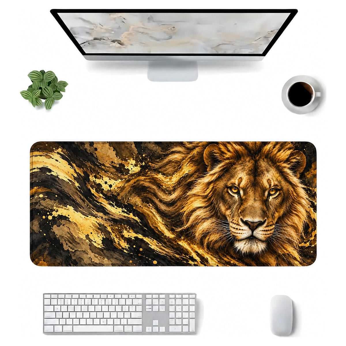 Altın Aslan desenli 90x40 mouse pad, klavye, mouse ve monitörle üstten masa düzeni