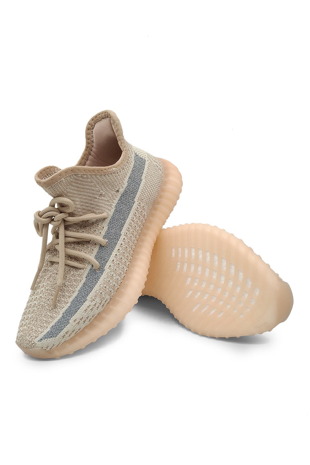 Movement reflektörlü sneaker bej yakın çekim