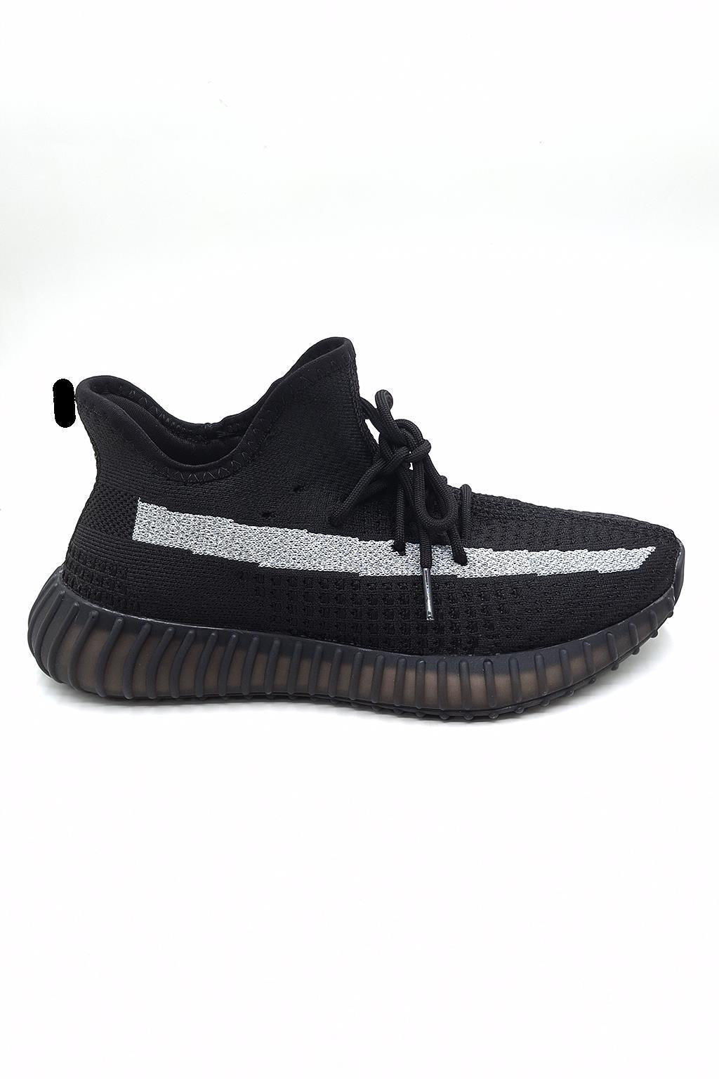 Movement reflektörlü sneaker siyah yakın çekim