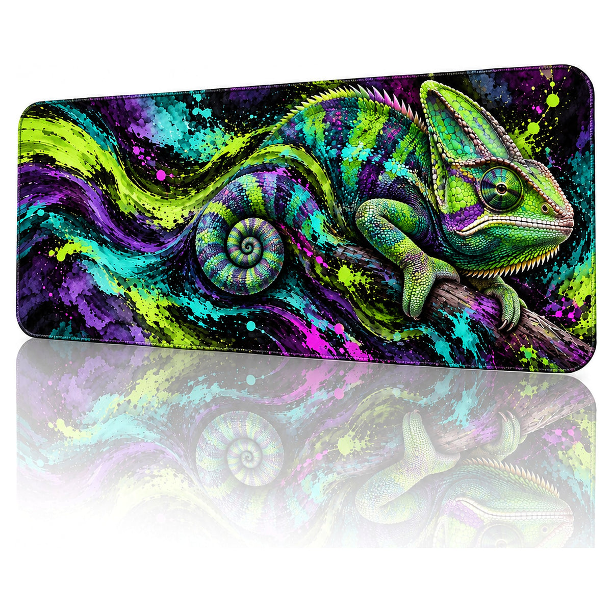 Neon Bukalemun desenli 90x40 gaming mouse pad, neon yeşil-mor bukalemun, açılı görünüm ve dikişli kenar detayı
