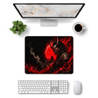 Crimson Oni 50x40 cm oyuncu mouse pad – masa üstü kullanım görünümü
