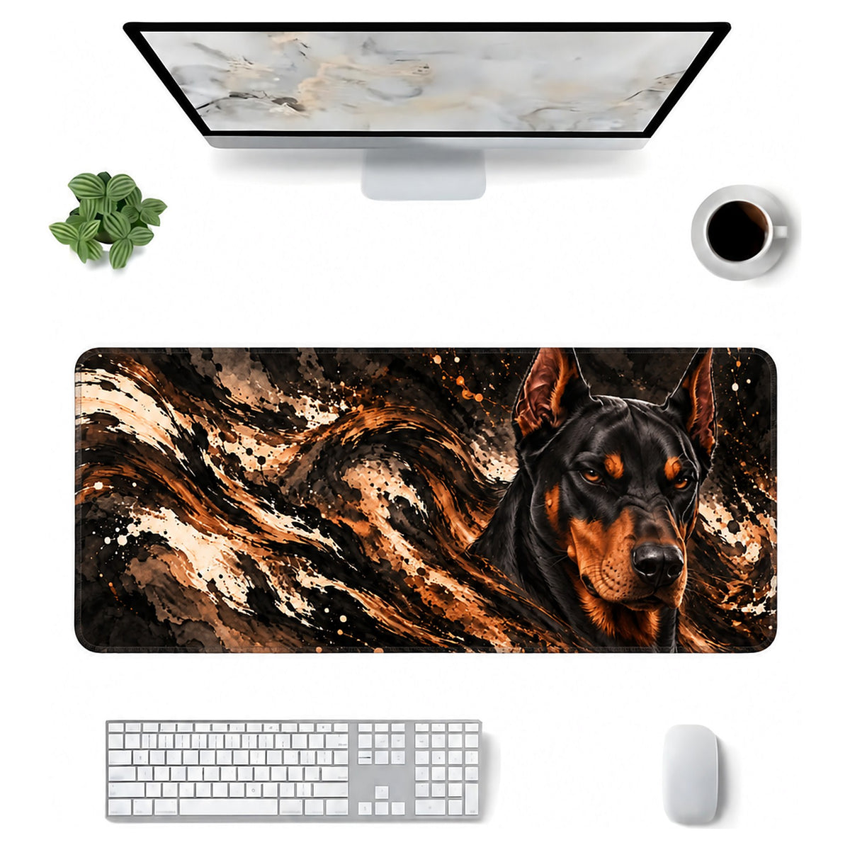 Bakır Doberman desenli 90x40 mouse pad, klavye, mouse ve monitörle üstten masa düzeni