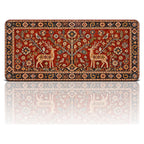 Geyikli Hayat Ağacı halı desenli 90x40 oyuncu mouse pad, kızıl zeminde hayat ağacı ve geyik figürlü tasarım, önden görünüm