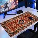 Geyikli Hayat Ağacı halı desenli 90x40 oyuncu mouse pad, oyun masasında monitör ve mouse ile kullanım