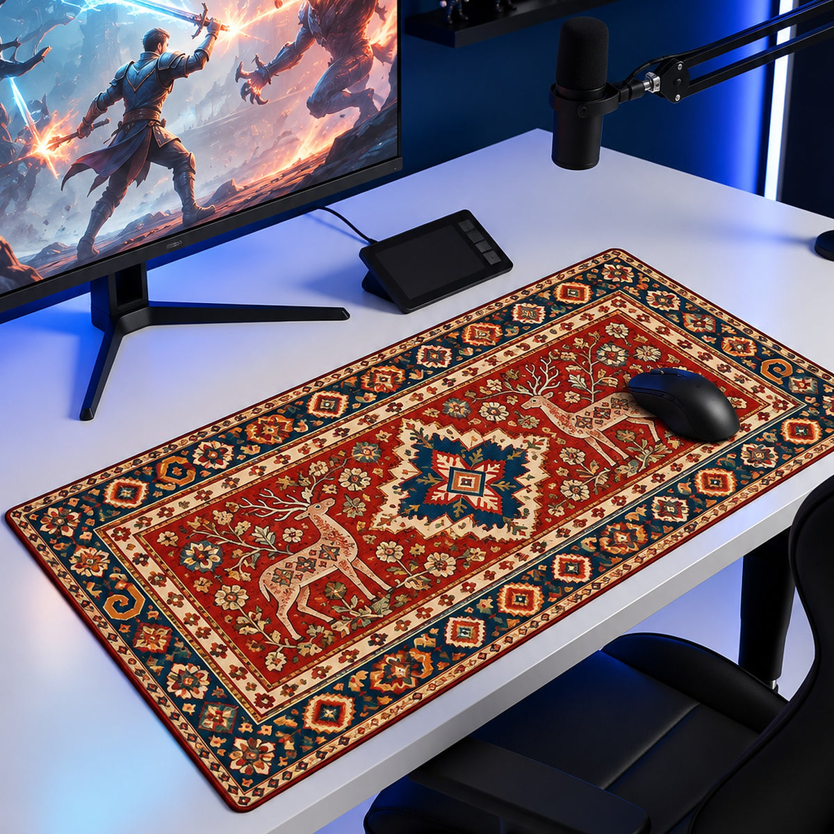 Geyikli Hayat Ağacı halı desenli 90x40 oyuncu mouse pad, oyun masasında monitör ve mouse ile kullanım