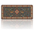 Saray Bahçesi halı desenli 90x40 oyuncu mouse pad, lacivert zeminde tavus kuşu ve geyik figürlü tasarım, önden görünüm