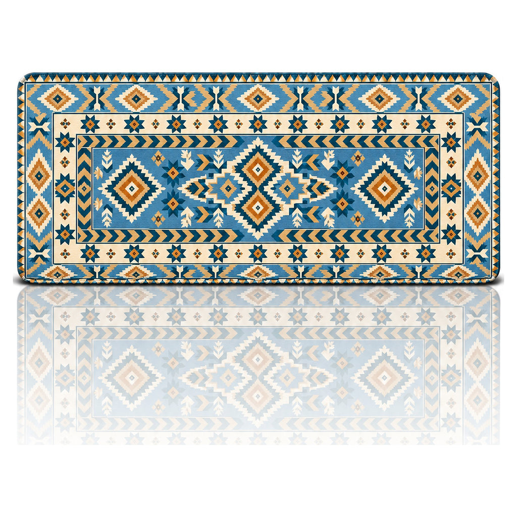 Buz Mavisi kilim desenli 90x40 oyuncu mouse pad, açık mavi zeminde hardal baklava motifli tasarım, önden görünüm