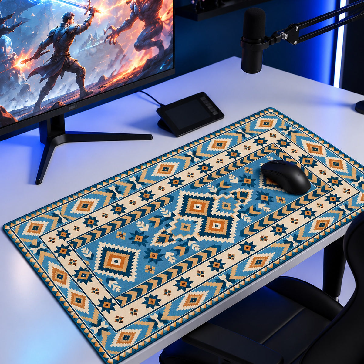 Buz Mavisi kilim desenli 90x40 oyuncu mouse pad, oyun masasında monitör ve mouse ile kullanım