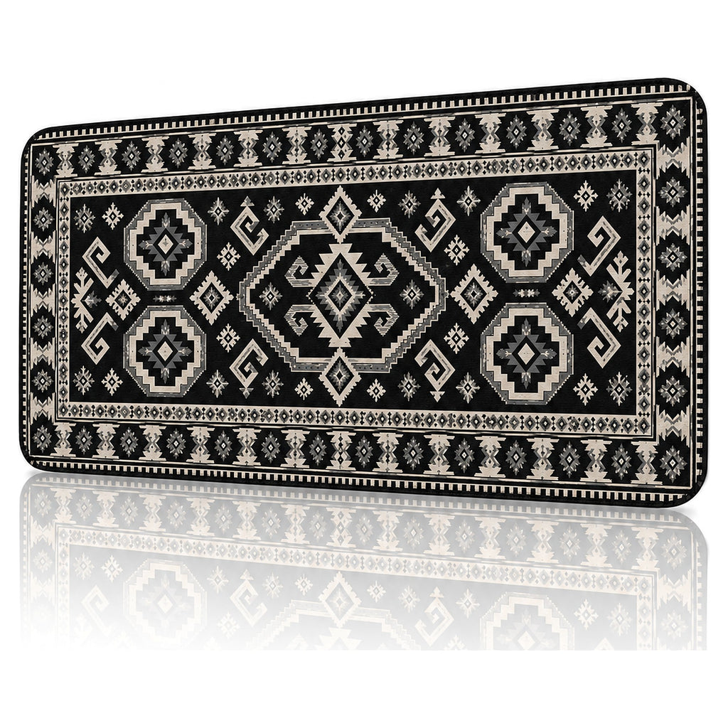 Kömür kilim desenli 90x40 gaming mouse pad, açılı görünüm ve dikişli kenar detayı