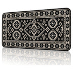 Kömür kilim desenli 90x40 gaming mouse pad, açılı görünüm ve dikişli kenar detayı