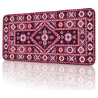 Mürdüm kilim desenli 90x40 gaming mouse pad, açılı görünüm ve dikişli kenar detayı