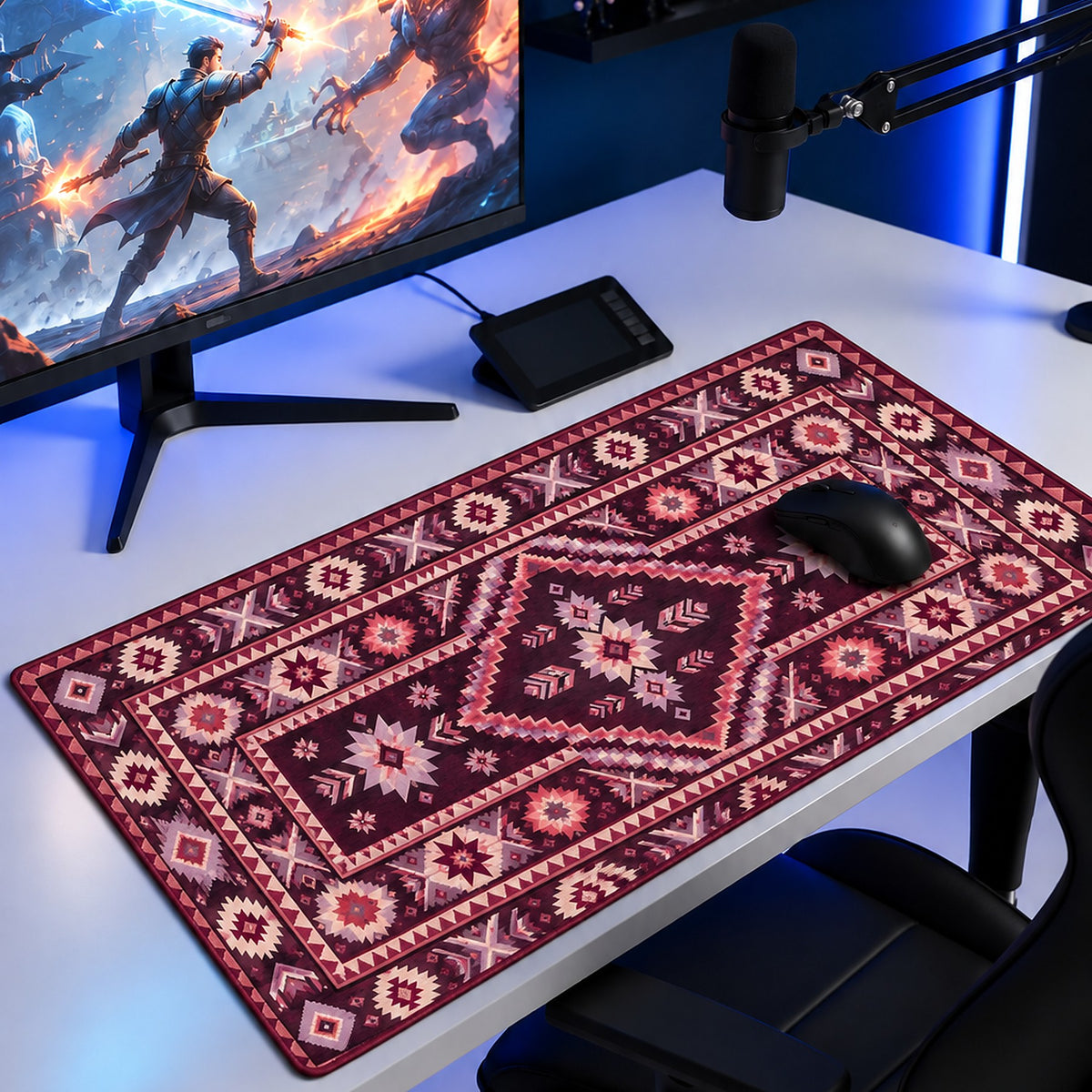 Mürdüm kilim desenli 90x40 oyuncu mouse pad, oyun masasında monitör ve mouse ile kullanım