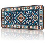 Turkuaz kilim desenli 90x40 gaming mouse pad, açılı görünüm ve dikişli kenar detayı
