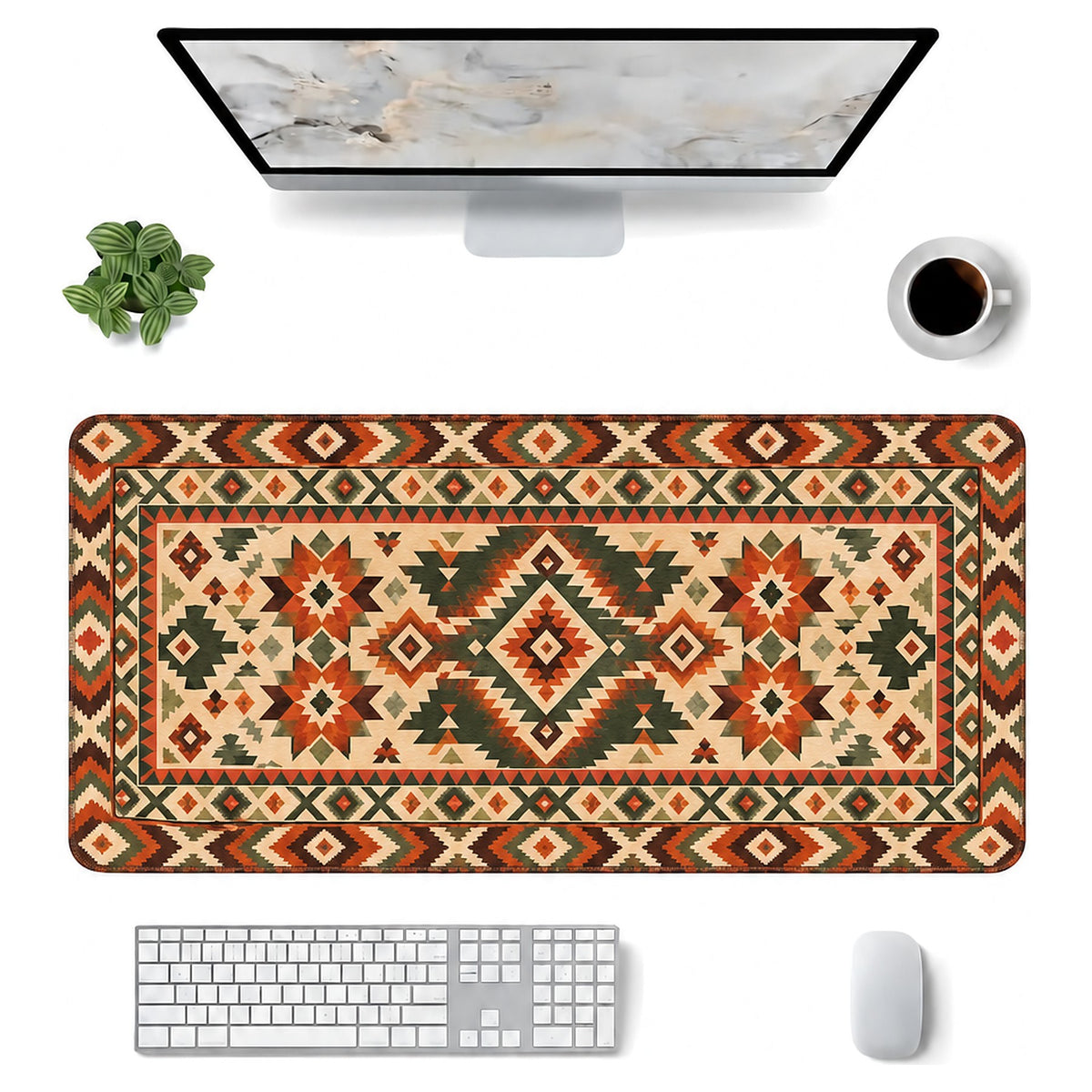 Zeytin kilim desenli 90x40 mouse pad, klavye, mouse ve monitörle üstten masa düzeni