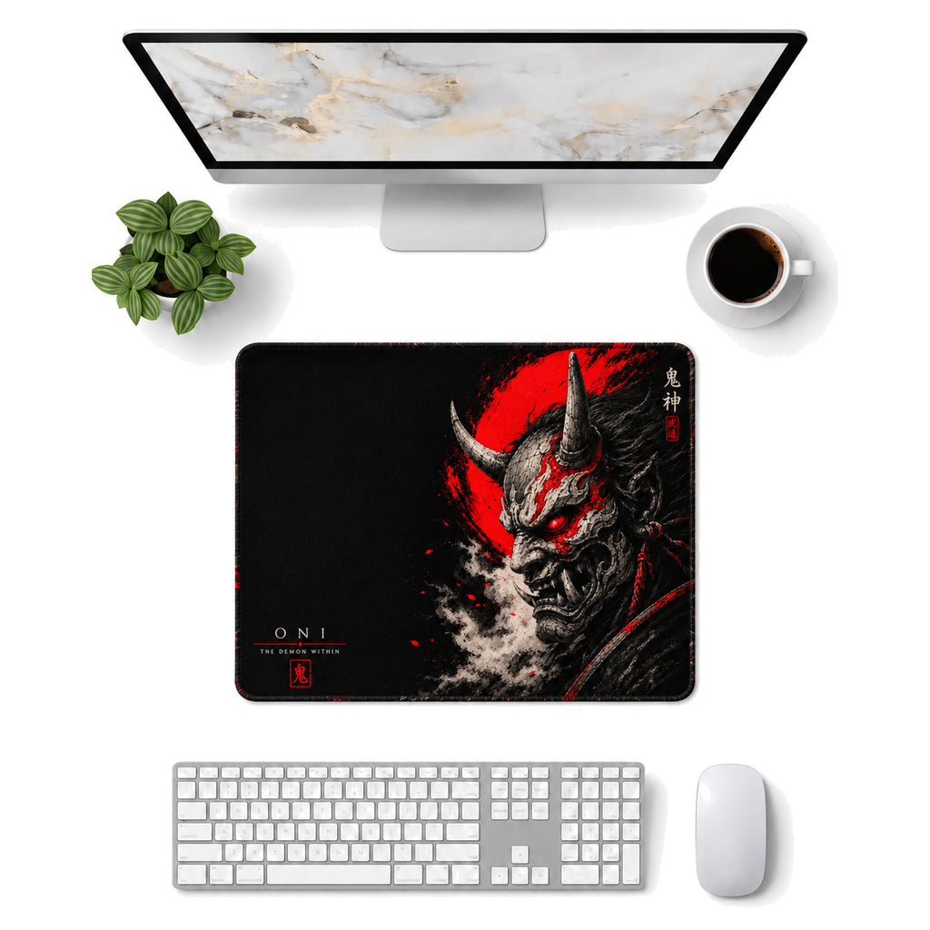 Oni 50x40 cm oyuncu mouse pad – masa üstü kullanım görünümü