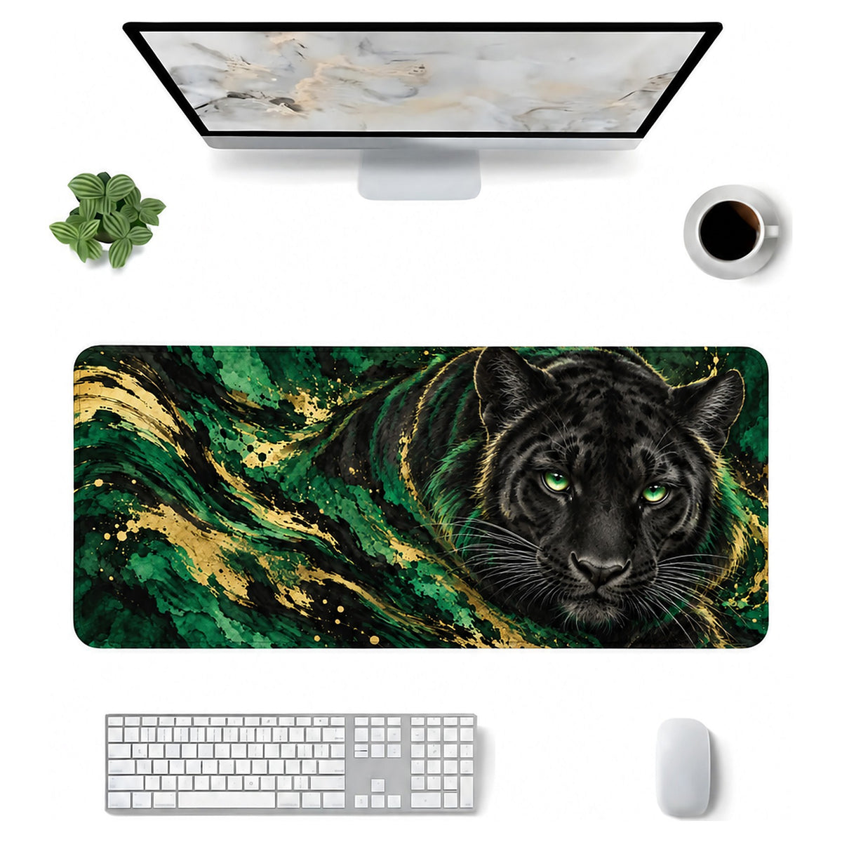Zümrüt Panter desenli 90x40 mouse pad, klavye, mouse ve monitörle üstten masa düzeni