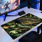 Bataklık Timsahı desenli 90x40 oyuncu mouse pad, oyun masasında monitör ve mouse ile kullanım