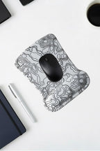 Typography dijital baskılı bilek destekli mouse pad beyaz yakın çekim