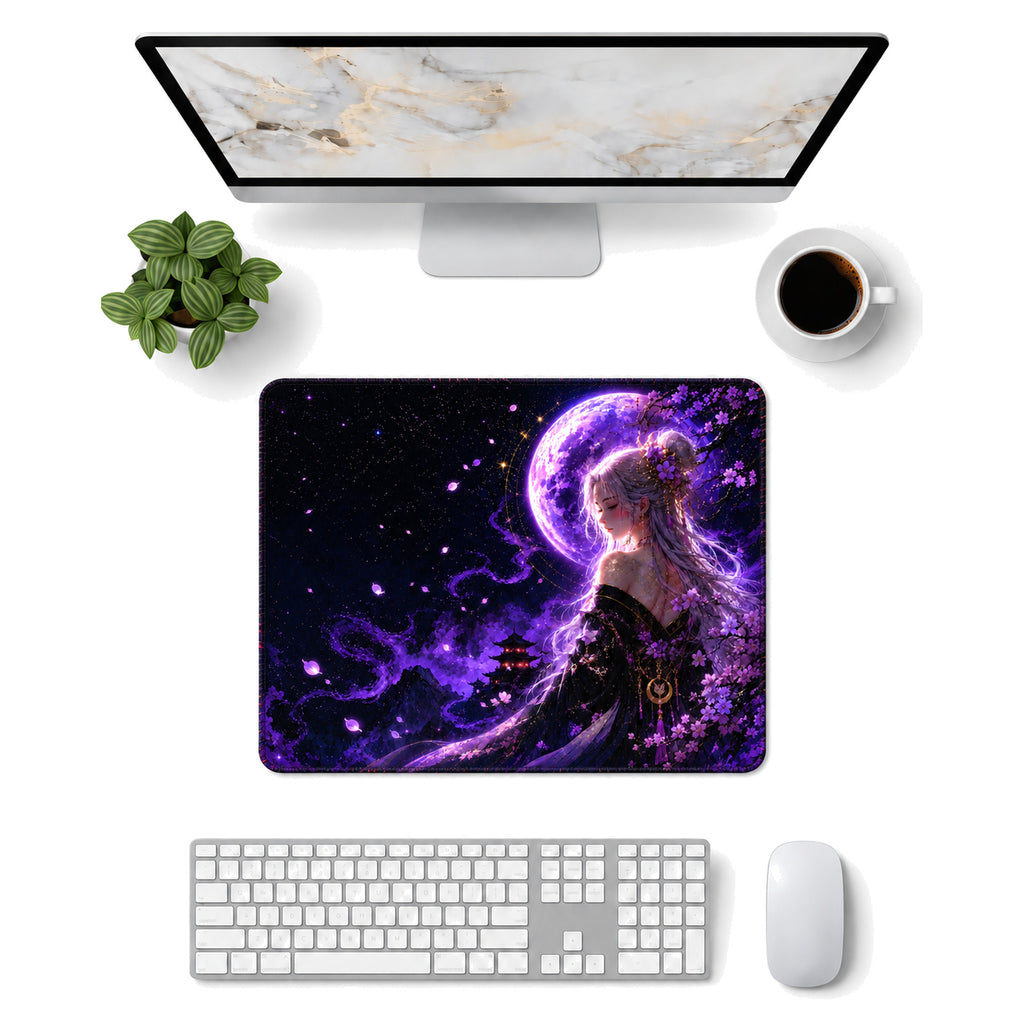 Violet Moon 50x40 cm oyuncu mouse pad – masa üstü kullanım görünümü